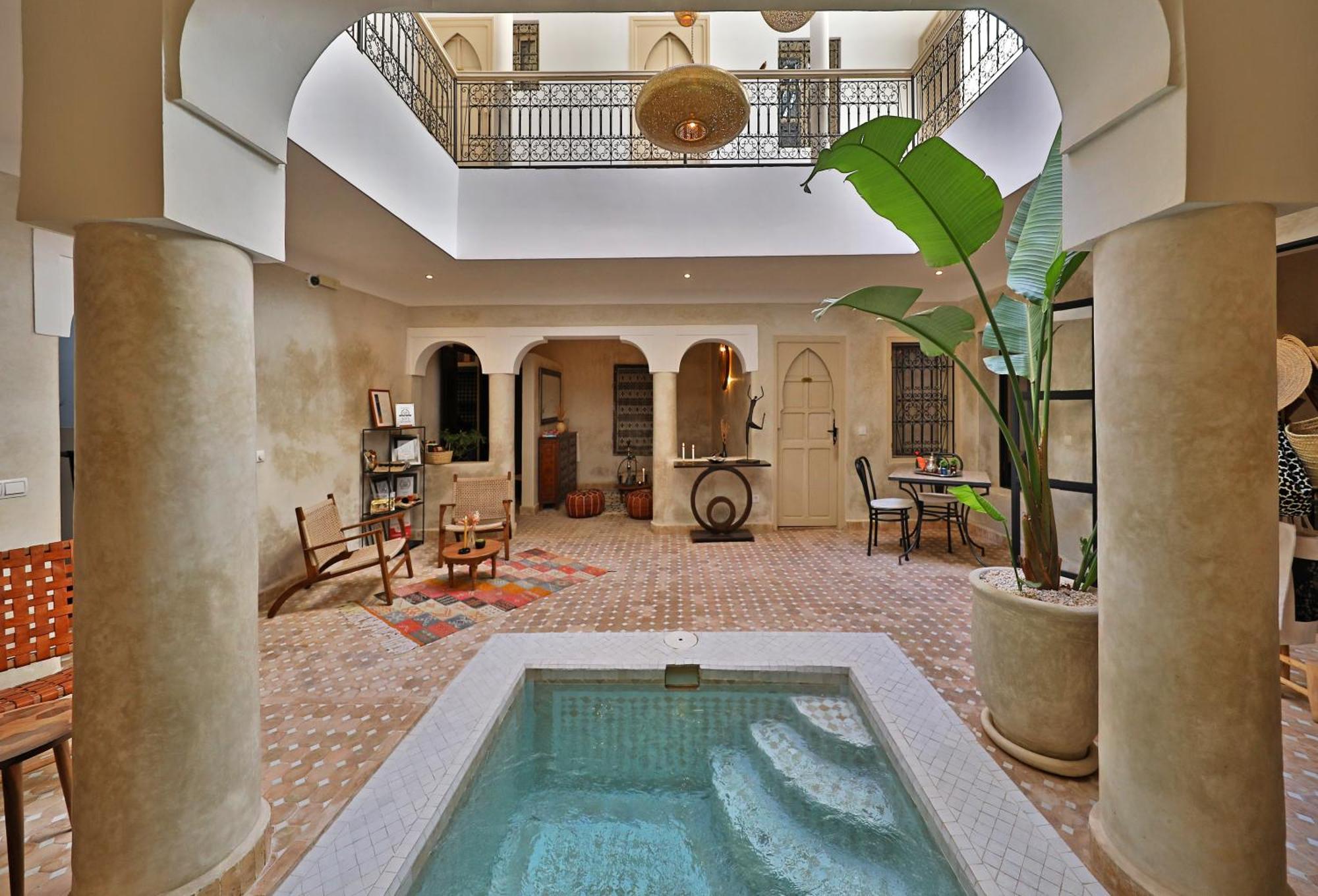 Al Badia Riad 4*
